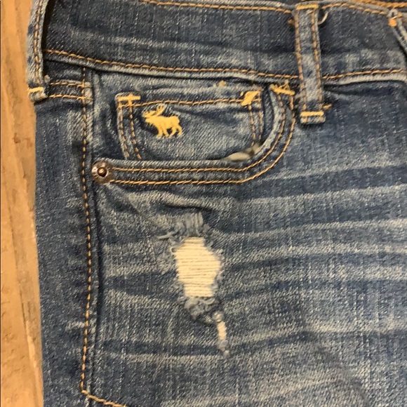 Mid rise Abercrombie kids distressed jeans - Picture 2 of 5